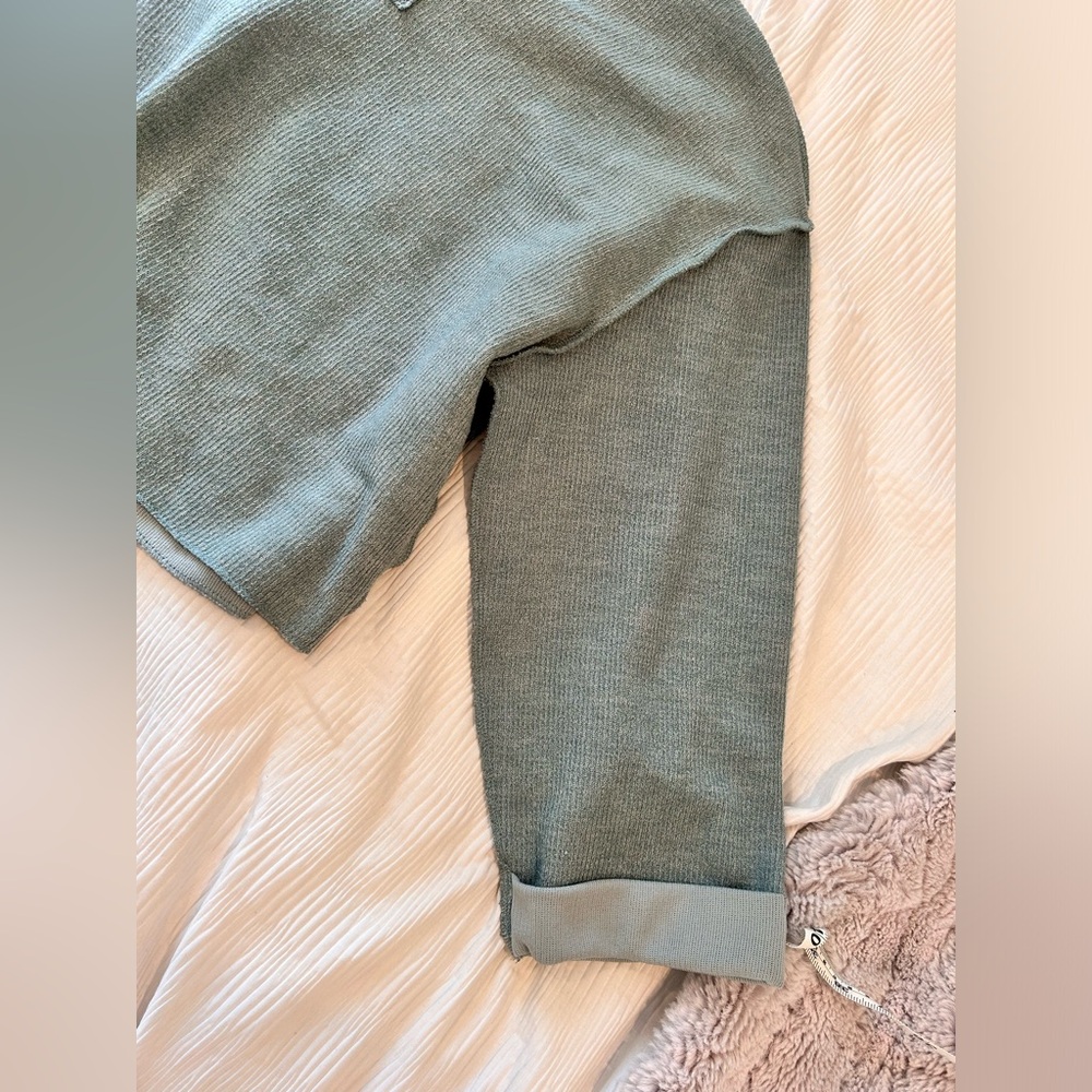Urban Outfitters Long Sleeve Baggy shirt Rolled cuff sleeve Small EUC - Picture 5 of 5